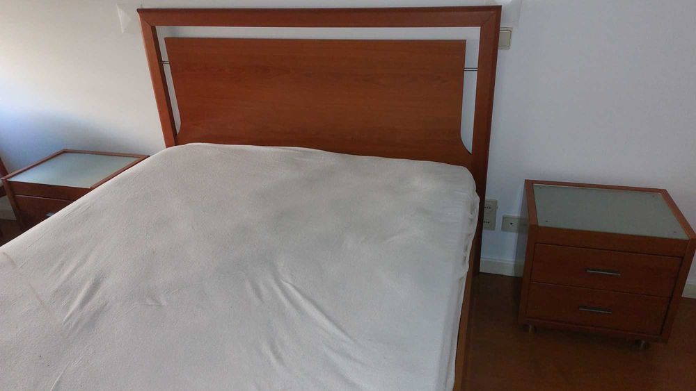 Quarto moderno de casal completo (sem roupeiro)