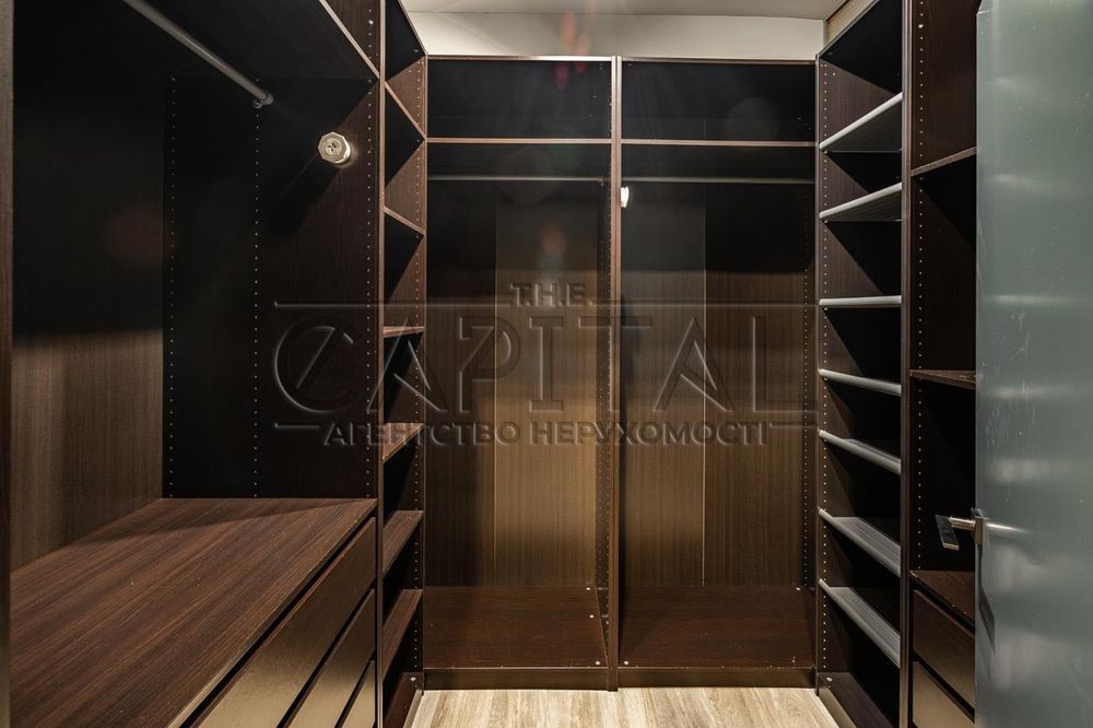 Оренда будинку з басейном у Київ Riverside Family Club