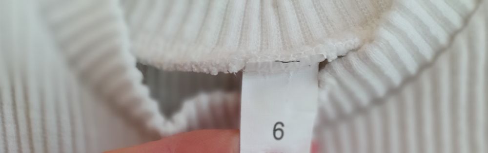 Biała dziewczęca sukienka z kwiatami na chrzest r. 68
