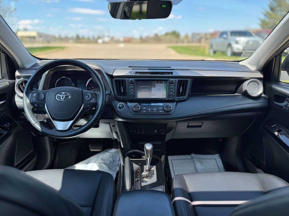 Toyota RAV4 Limited      2018