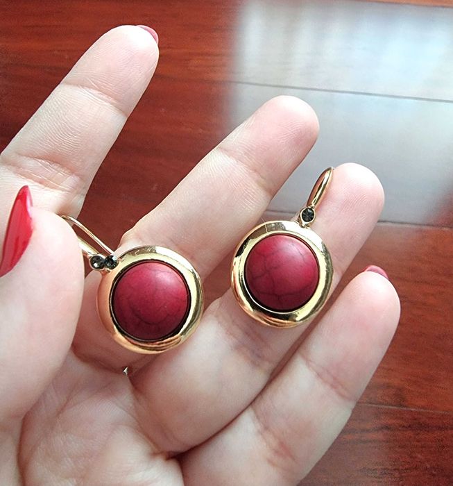 Brincos dourados com padrão bordeaux Parfois - nunca usados