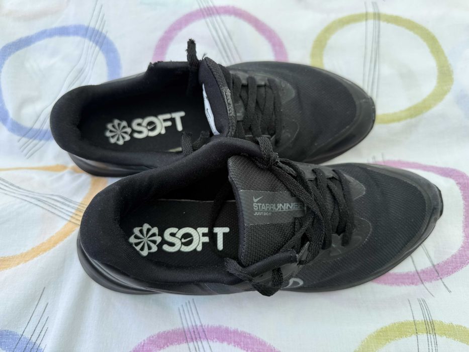 Tenis NIKE Star Runner, número 38 (UK 5) pretas