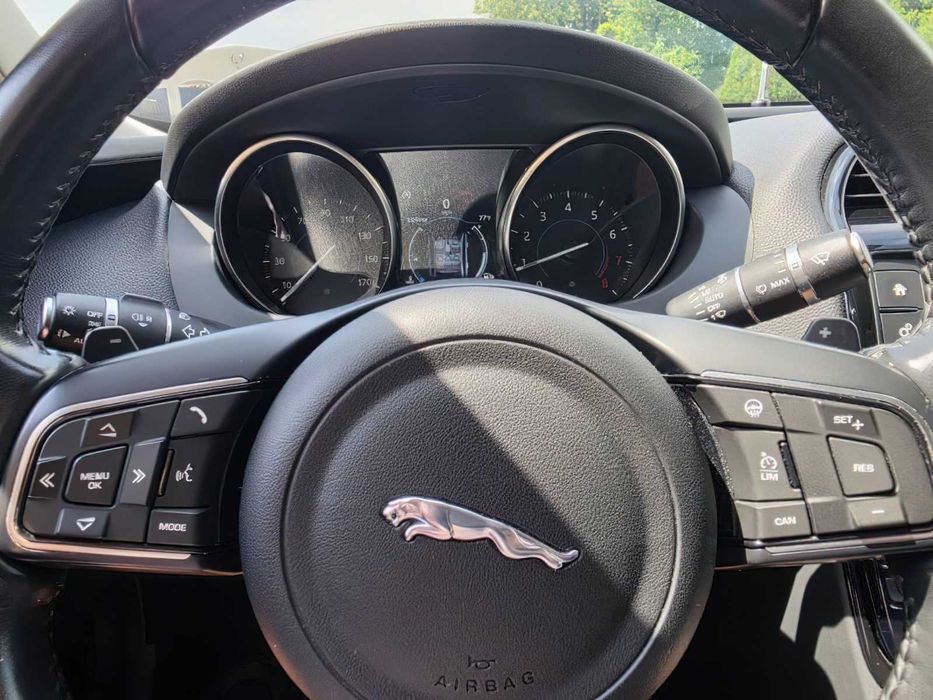 Jaguar XE 25t      2018