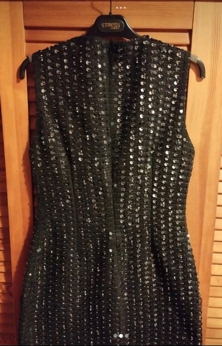 Vestido preto de lantejoulas