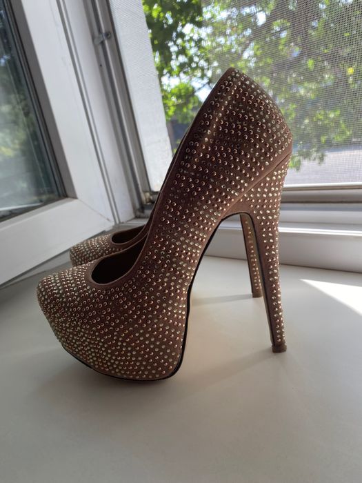 Продам святкові туфлі