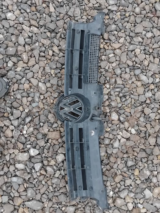 Vw Volkswagen Golf IV Grill Atrapa Zderzaka Lc9z