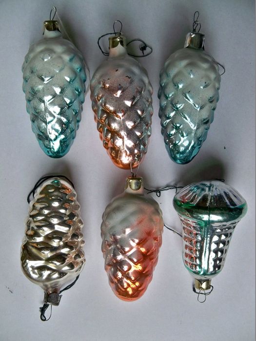 Елочные игрушки.