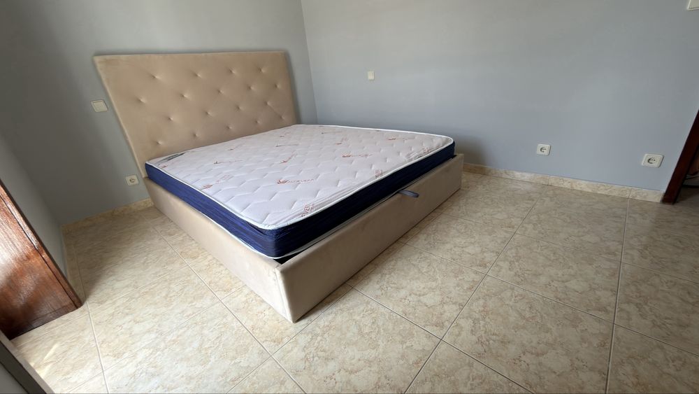 Cama Madrid design elegante e Linda