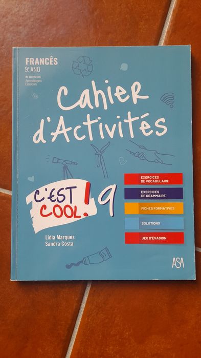 2 cadernos de atividades de francês 8°e 9° ano