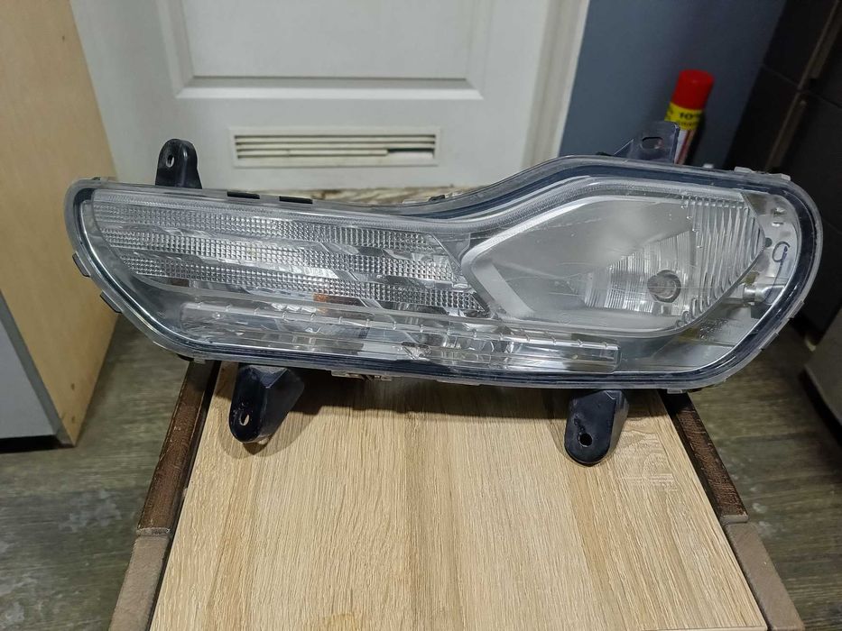 Противотуманна фара Форд ескейп 2014 р.