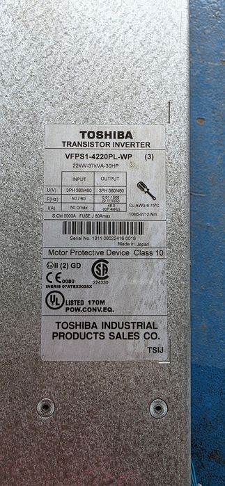 Toshiba vfps1-4220pl-wp 22kW falownik inwerter