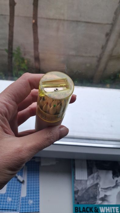 Новый набор цветных карандашей 12 шт