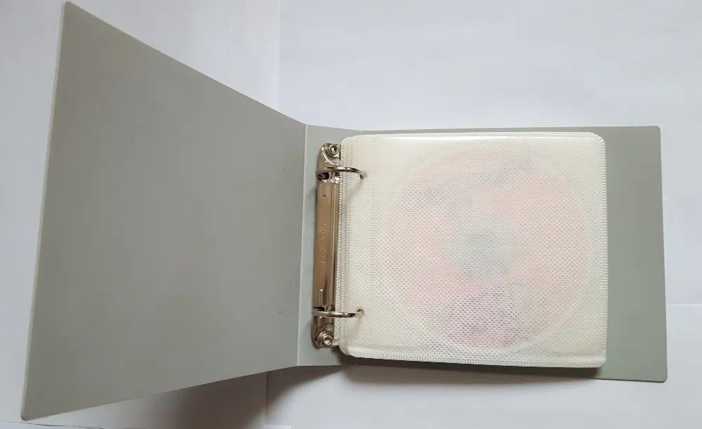 Etui futerał na płyty cd zamykany na suwak