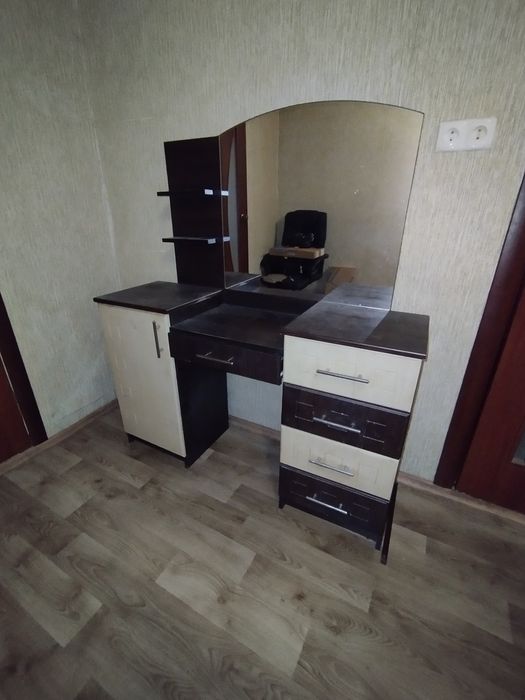 Продам трюмо для макіяжу