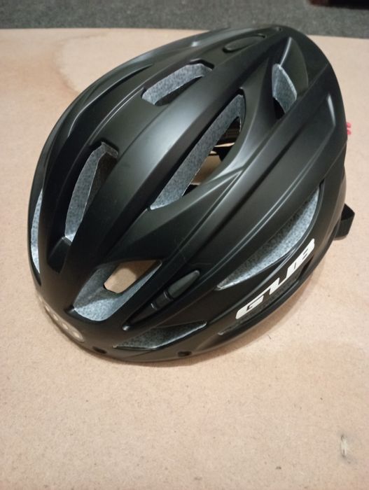 Шолом велосипедний з візором GUB K100 PLUS чорний, новий