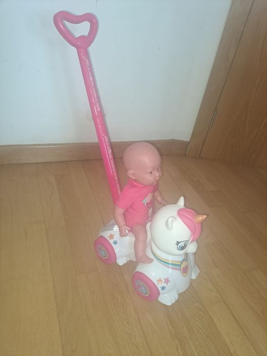 Brinquedo Unicornio com bebé incluído