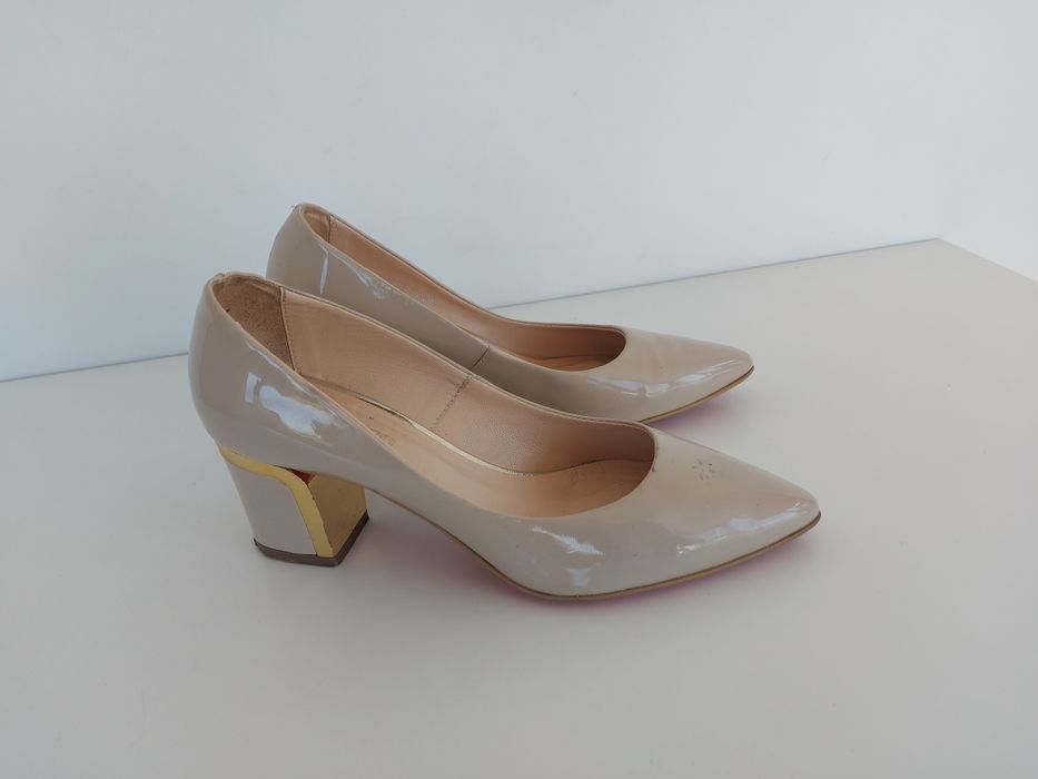 Buty czółenka skórzane Prima Moda w rozmiarze 37