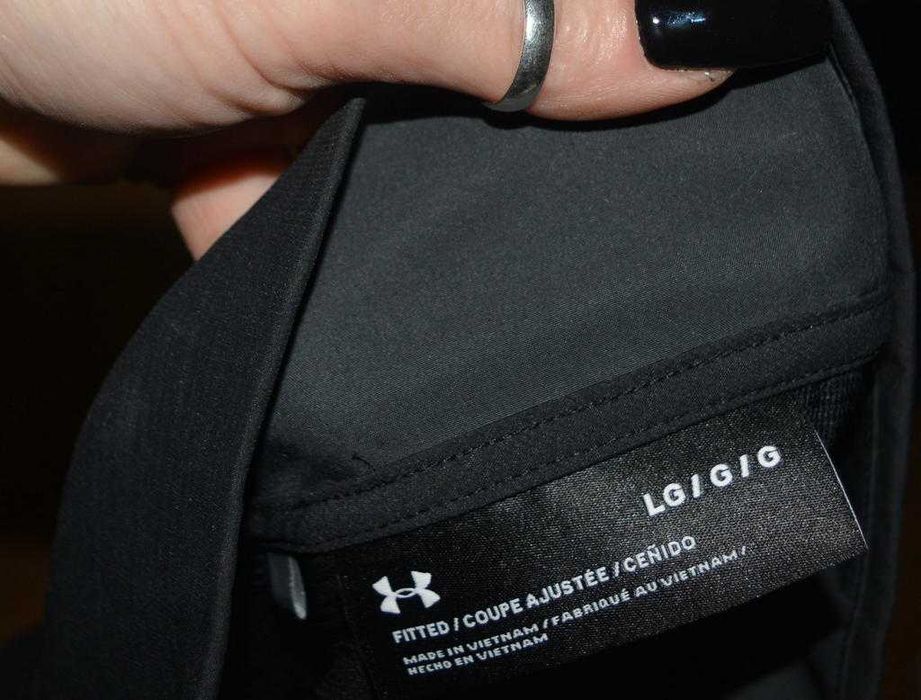Sportowa kurtka wiatrówka Under Armour L