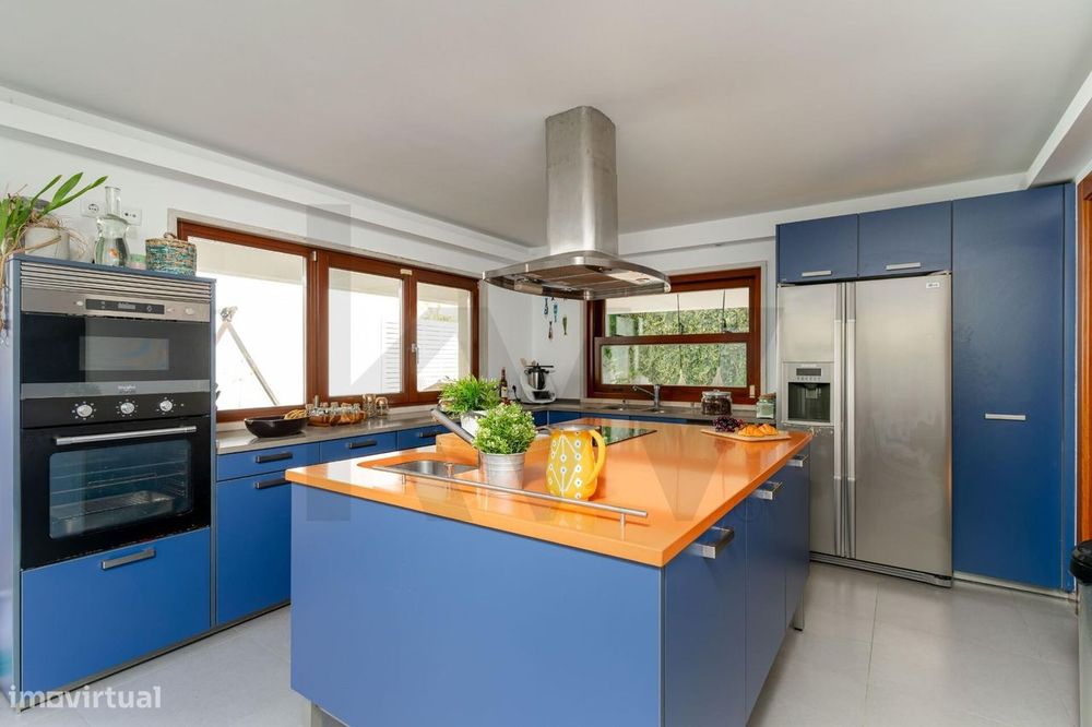 Moradia T4+1 com piscina, jardim amplo e garagem | Barcarena