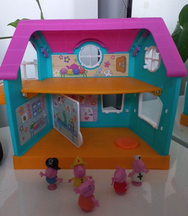 Domek Świnka Peppy i figurki