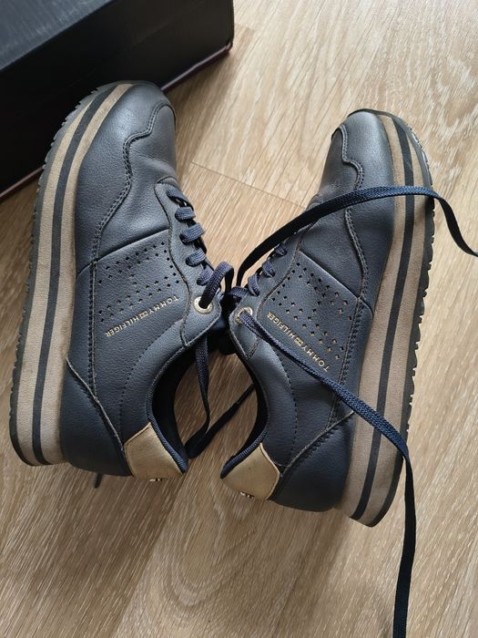 Buty Tommy Hilfiger rozm.38. granatowe
