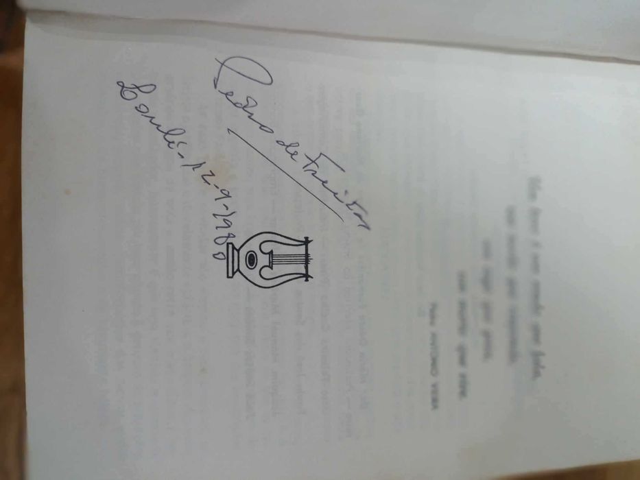 Vendo livro Quadros de Loulé antigo assinado pelo autor
