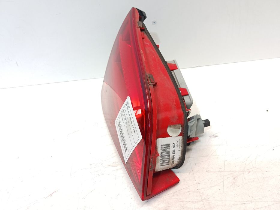 Farolim da mala esquerdo AUDI A4 Avant (8K5, B8)