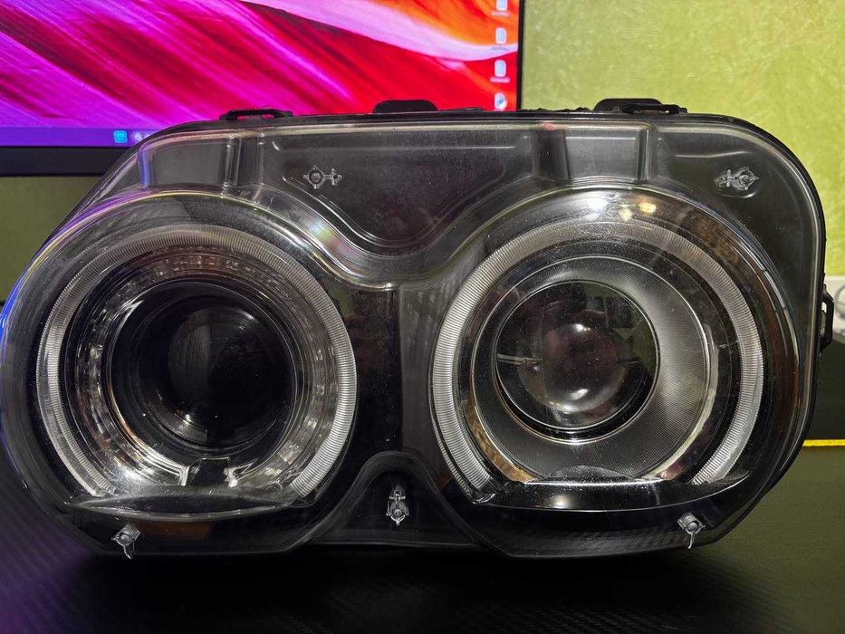 Фара передня права Dodge Challenger 15-23, ДЕФЕКТ