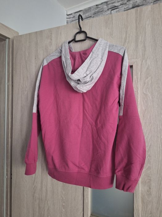 Bluza z kapturem rozmiar 158 cm.