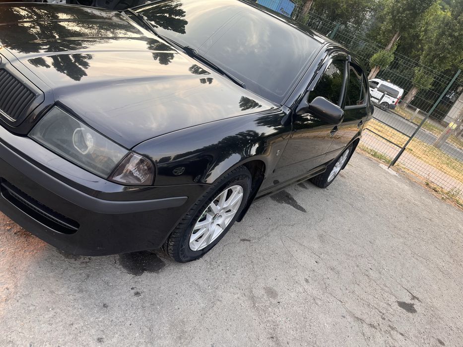 SKODA oktavia тур 1.8 турбо