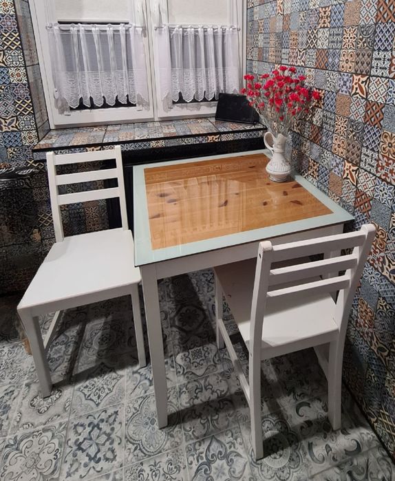 Stół 75 cm kwadratowy  i 3 krzesła