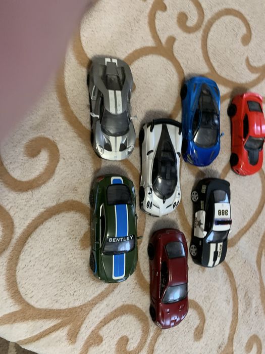 Машинки модельки різні хороший стан