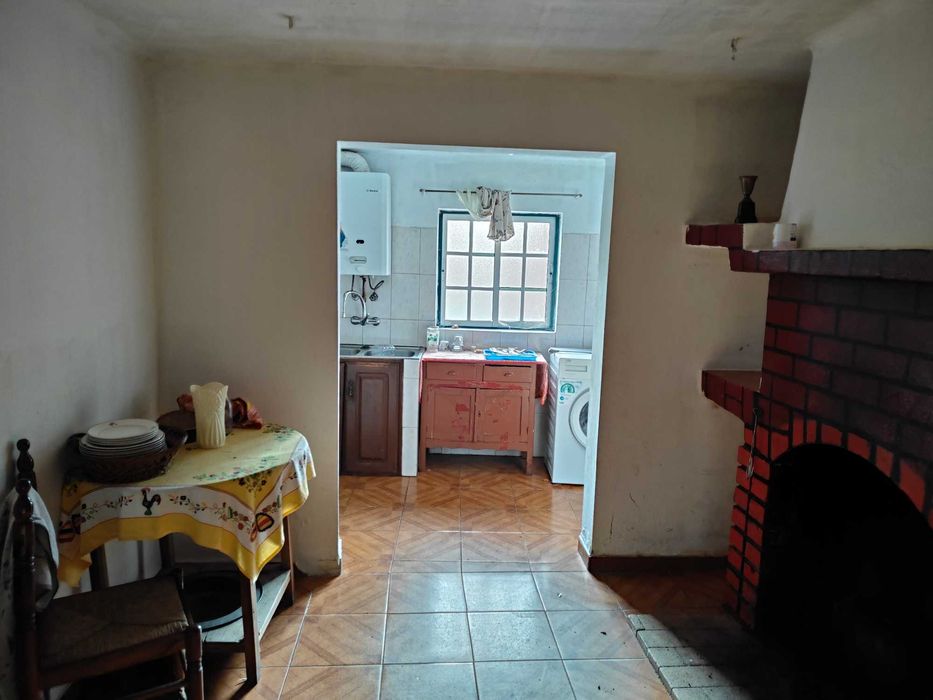 Moradia independente à VENDA na R. dos Ferreiros, 14, ALMEIDA