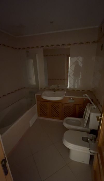 Alugo T1 Almada (monte de caparica) ( junto á universidade Egas Moniz)