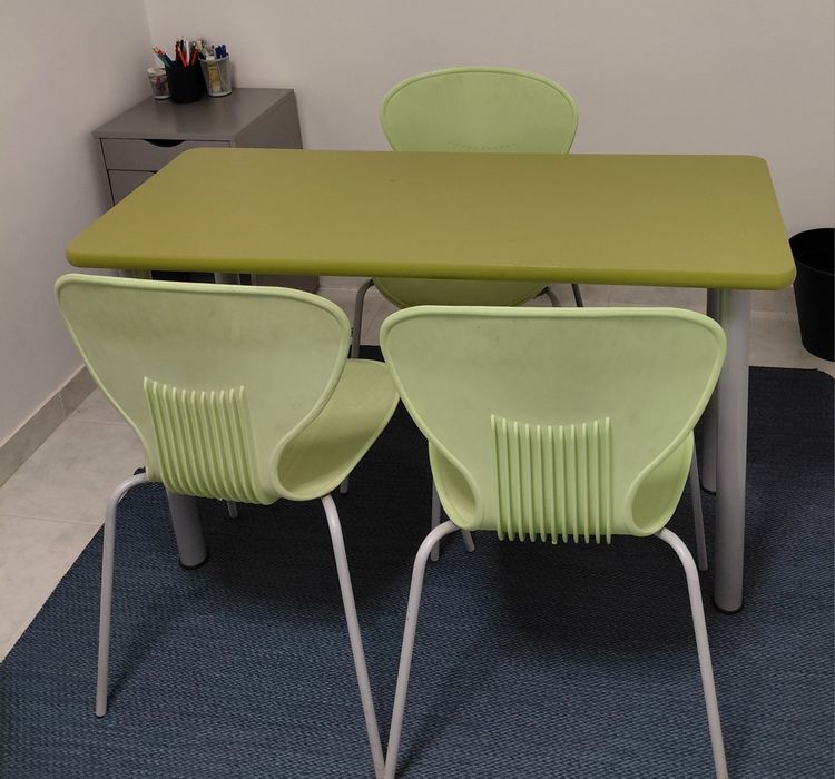 Conjunto mesa e 3 cadeiras