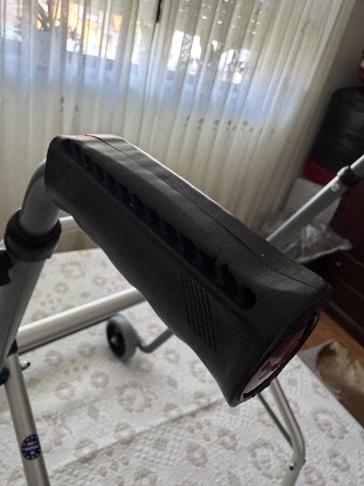 Vendo andarilho praticamente novo - ortopedia