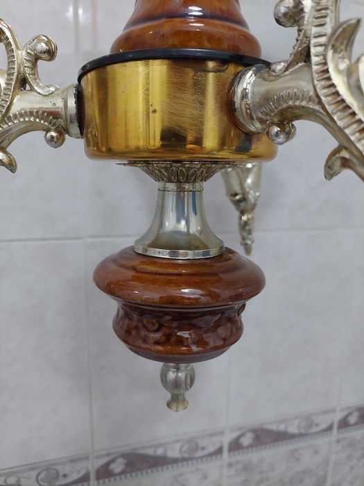 Люстра, часів СРСР,триріжкова.
Висота 58 см
Діаметр плафона (вверху) 15 см
Висота 58 см
Діаметр плафона (вверху) 15 см