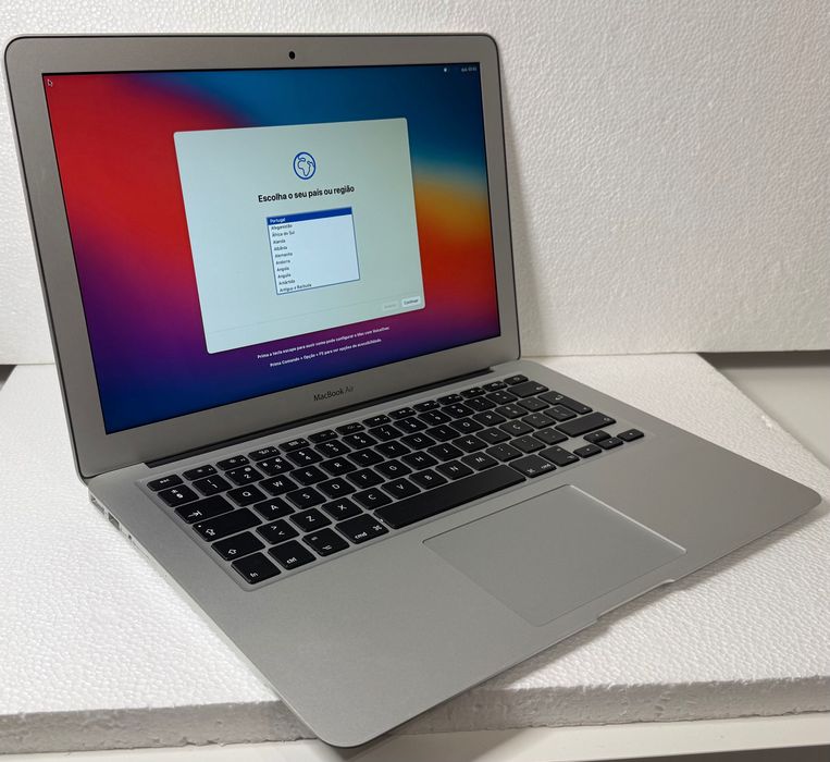 MacBook Air 13” | i5 | 8GB RAM | SSD