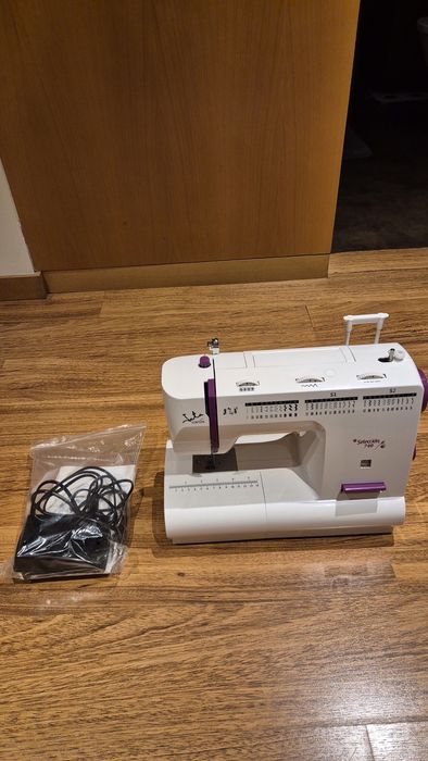 Máquina de costura JATA MC740 Nova