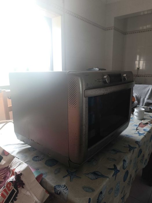 Micro-ondas + Forno Whirlpool 6th Sense