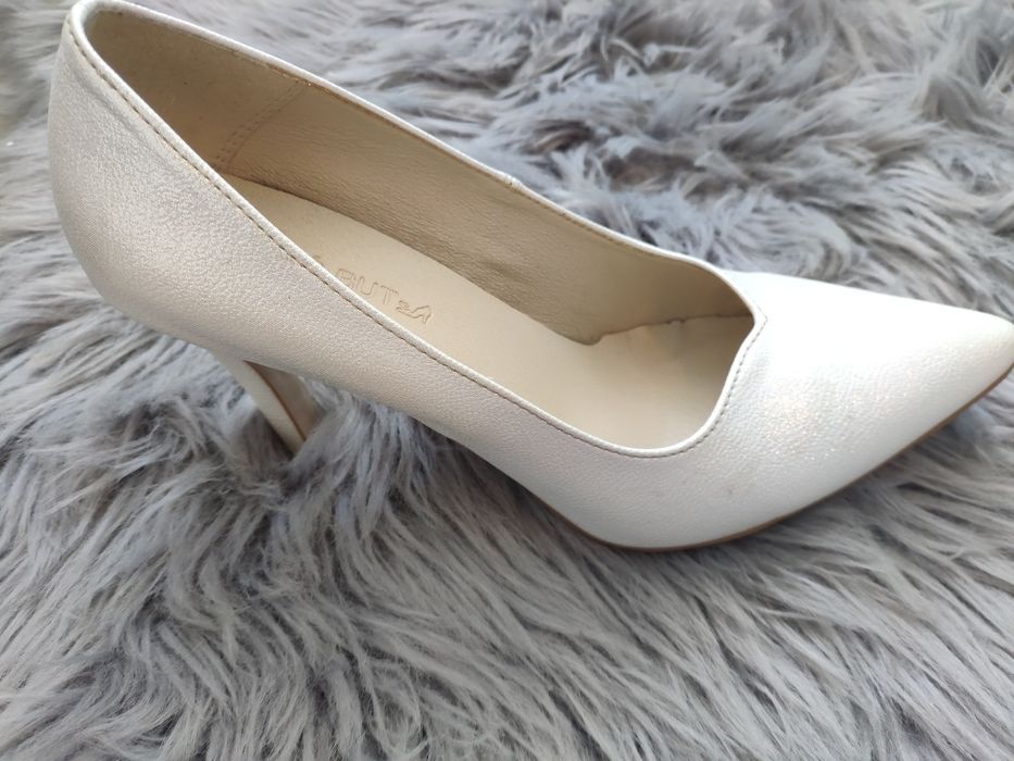 Sprzedam piękne buty ślubne