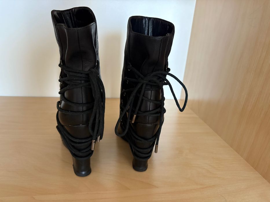 Шкіряні чобітки на танкетці 38 розмір