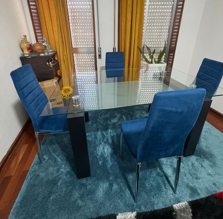 Mesa de sala com 3 cadeiras