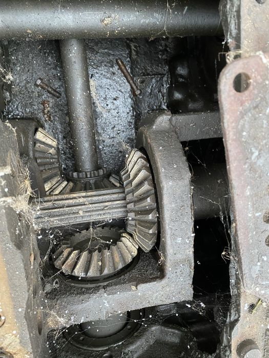 Задній міст коробка Т40