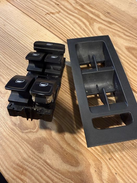 Блок з пластиком склопідіймача на Шкоду октавію а7 2013 рік бу