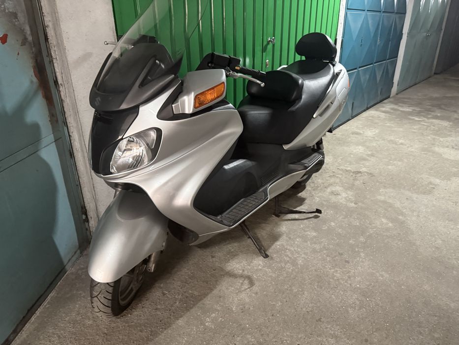 SUSUKI BURGMAN 650 ( Excelente estado)