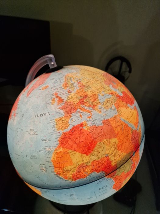 Vendo candeeiro em forma de globo terrestre