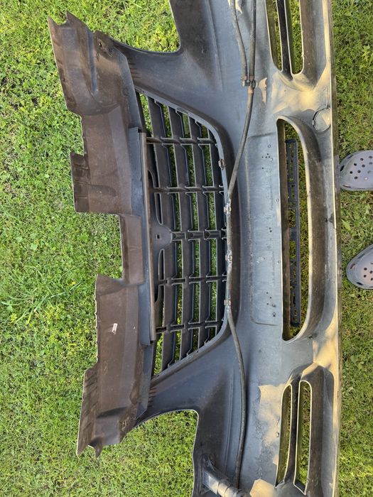 Бампер передній Chrysler Voyager 4 (05-07)