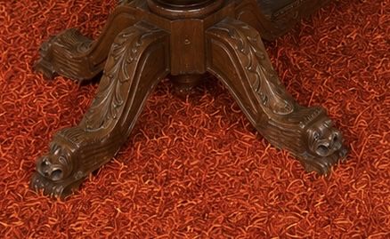 Conjunto de mesa, cadeiras e armario colonial