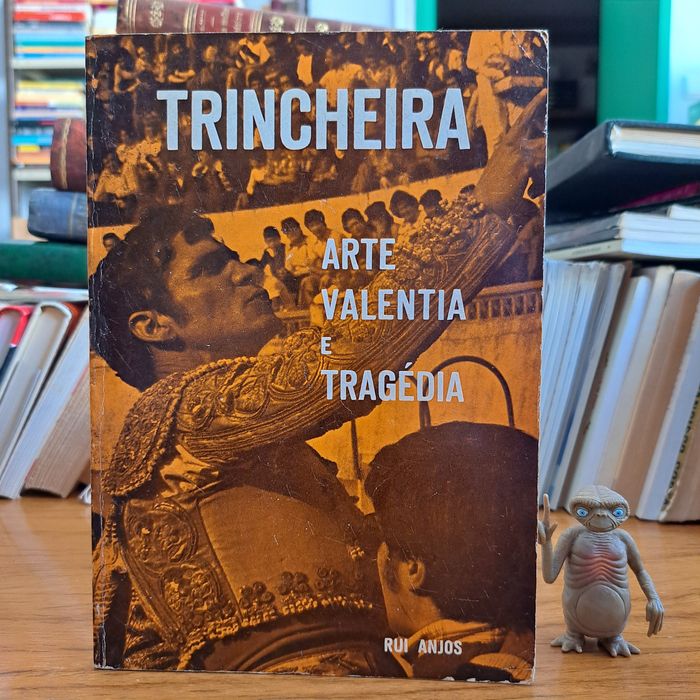 Trincheira
Arte Valentia e Tragédia

Rui Anjos / 1977

15